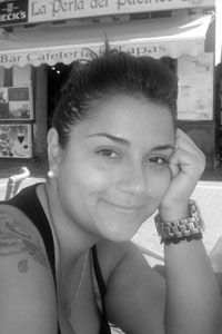 Regalo: Un Blanco y Negro En una lámina enmarcada en aluminio para alguien de Alcalá de Henares